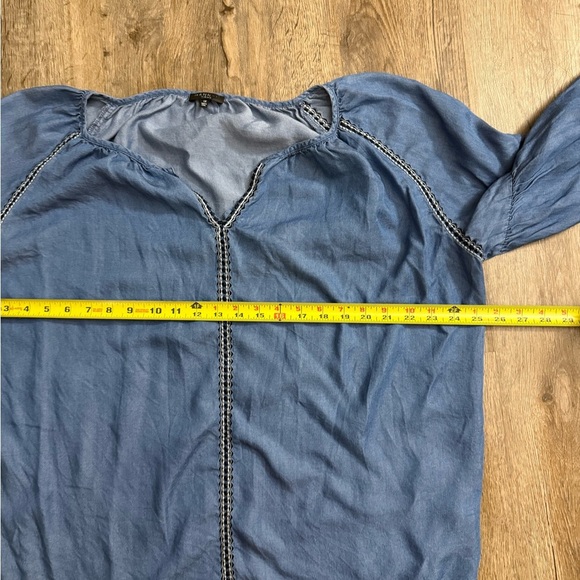 Hannah • Plus Size Puff Sleeve Chambray Blouse - Picture 4 of 7